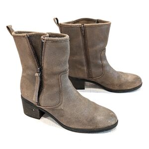 CLARKS Collection Nevella Devon Women's taupe suede zip ankle booties size 10